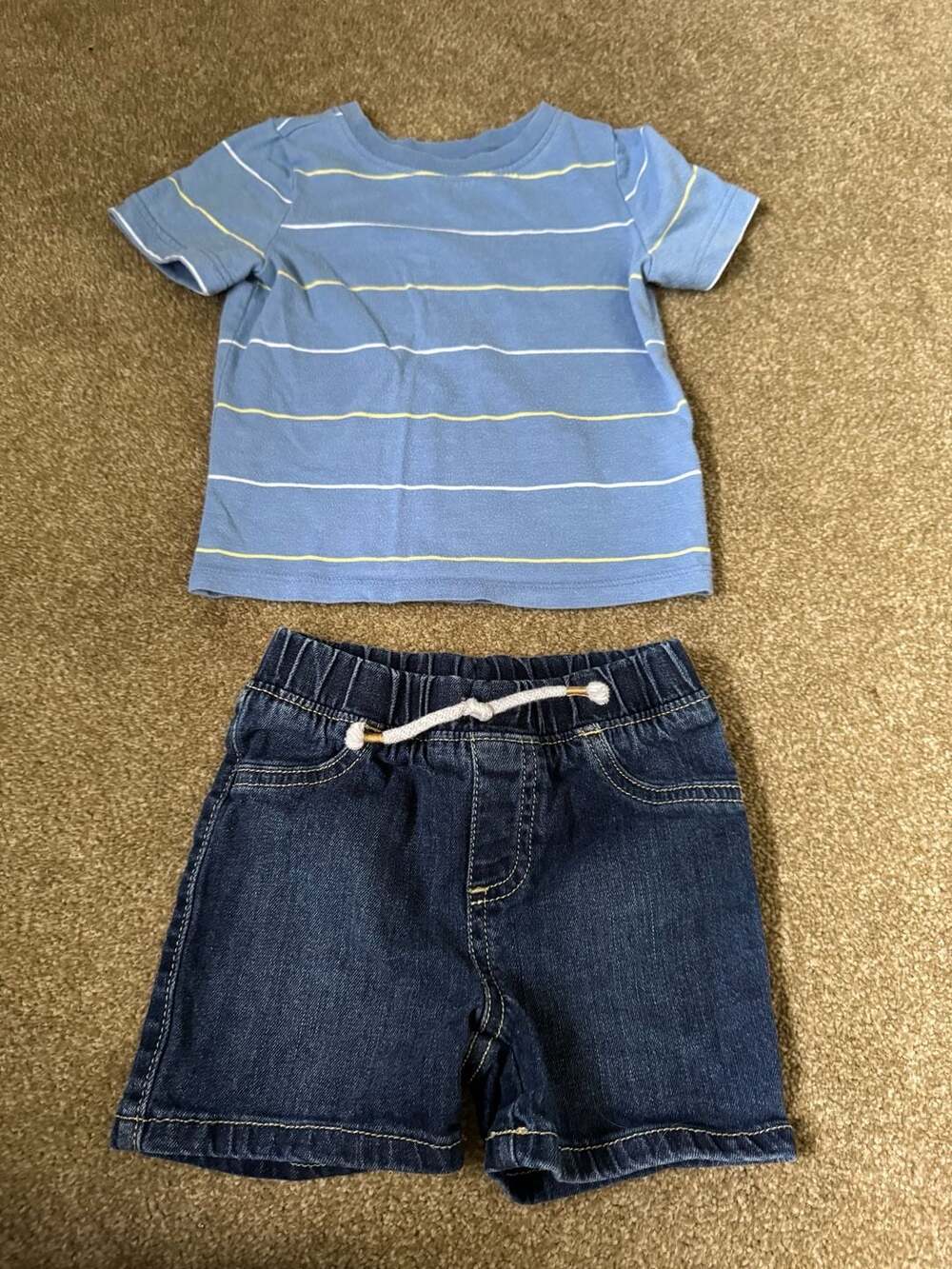 Old Navy Blue Striped Short Sleeve T-Shirt and Denim Shorts Outfit Set 12 months